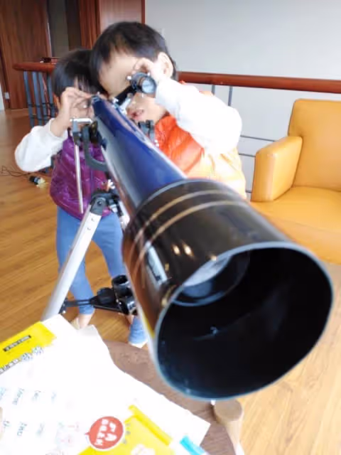 凍齡玉女復出,55歲陳明真美貌凍齡,年過半百接百萬代言,樂當兩寶媽生活以孩子為主,曝現況