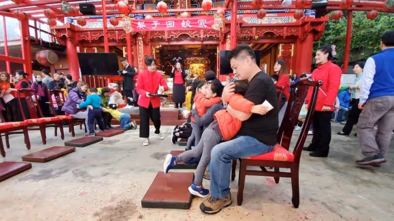 凍齡玉女復出,55歲陳明真美貌凍齡,年過半百接百萬代言,樂當兩寶媽生活以孩子為主,曝現況