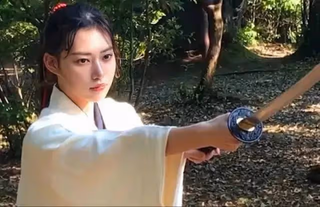 日本00後「黑道千金」又美又颯火爆全網,全家高顏值亮相!