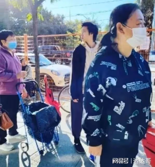 成龍兒女兩樣情!房祖名曬豪車 吳卓林街頭領救濟引熱議