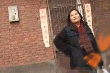 為了鞏俐,張藝謀與前妻肖華離婚,肖華現在過得怎麼樣了?