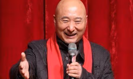 曾是喜劇巨星，連續12次上春晚，今他在做著連農民都不願乾的事情
