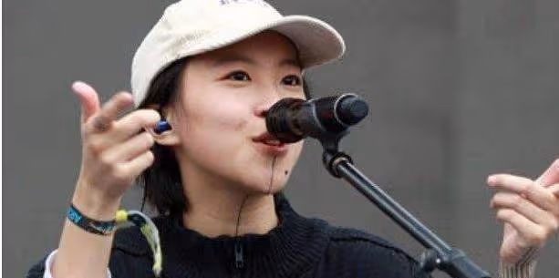 都是親生女兒,為何王菲拚命要竇靖童的撫養權,卻放棄了李嫣的?