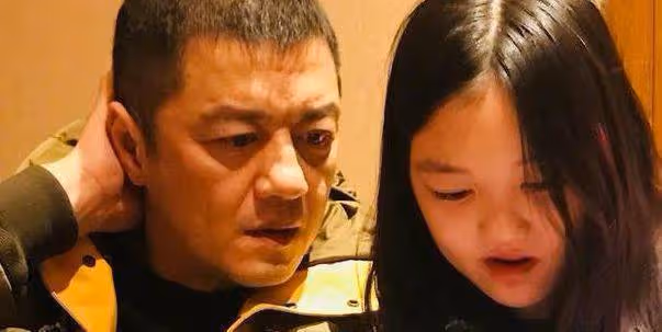 都是親生女兒,為何王菲拚命要竇靖童的撫養權,卻放棄了李嫣的?