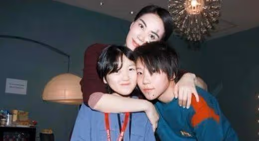 都是親生女兒,為何王菲拚命要竇靖童的撫養權,卻放棄了李嫣的?