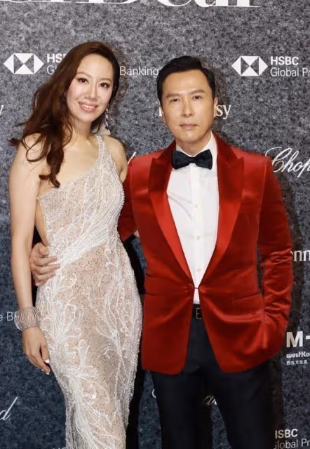 甄子丹好有福氣,「41歲妻子」身材高挑氣場十足,高出老公半頭優雅貴氣:不愧是香港第一名模