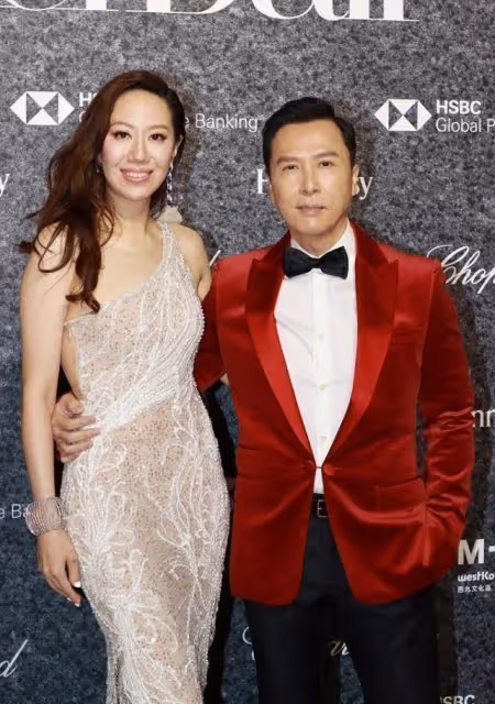 甄子丹好有福氣,「41歲妻子」身材高挑氣場十足,高出老公半頭優雅貴氣:不愧是香港第一名模