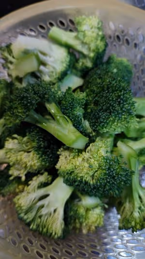 油醋汁拌西藍花木耳
