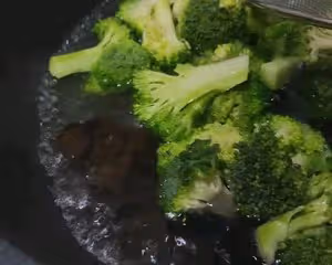 油醋汁拌西藍花木耳