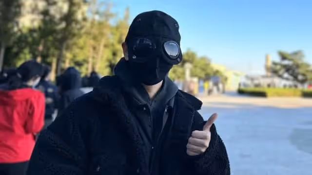 影帝男星戴面罩做檢測　你認得出他是誰嗎？