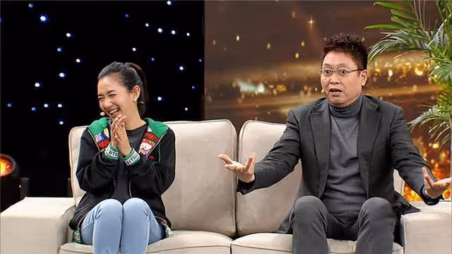 主持人王芳女兒罕露面,博學多才顏值高,網友:這才是真正的炫富