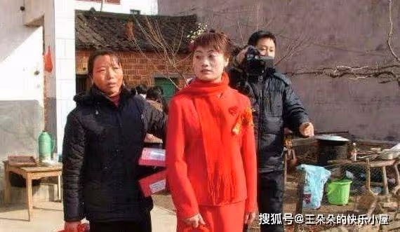 哥哥結婚當天!嫂子偷偷「塞給我一張紙條」 打開後「我含淚報了警」:根本喪盡天良