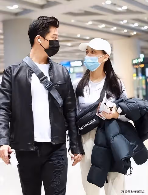 何超蓮第二次疑似懷孕現身，改稱竇驍為老公，雙方好事將近？