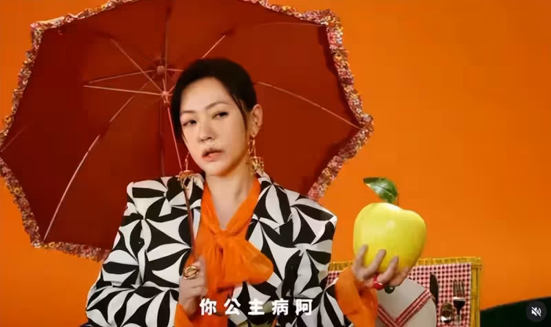 三個女兒全出道？小S帶小女兒拍廣告，許老三表現不俗氣場超足，網友：又一棵搖錢樹