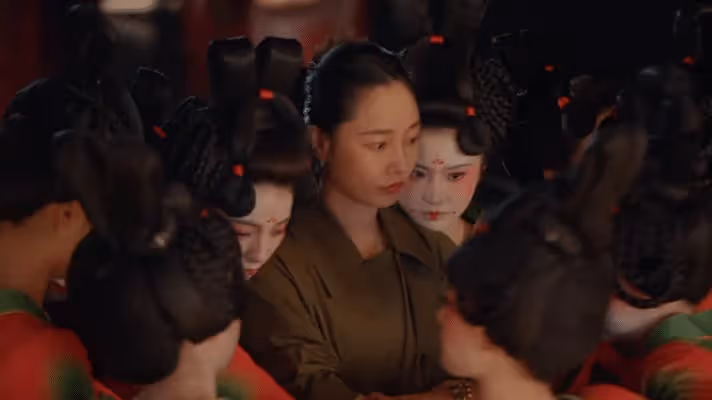饅頭臉、鬥雞眼、通天鼻,影視劇中的「假臉」為何越來越多了?