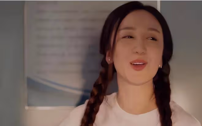 饅頭臉、鬥雞眼、通天鼻,影視劇中的「假臉」為何越來越多了?