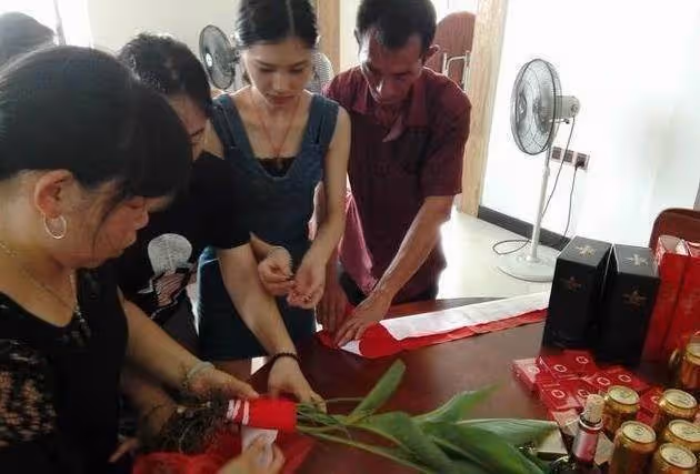為救母親我嫁給殘障老公,懷孕後他卻夜不歸宿,得知原因,我淚如雨下