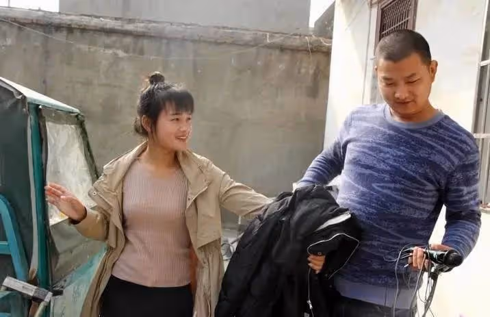 為救母親我嫁給殘障老公,懷孕後他卻夜不歸宿,得知原因,我淚如雨下