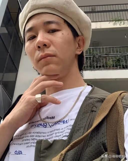 Toey確認與導演Jeto正在交往中:男友與弟弟長得好像!