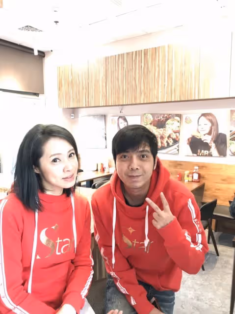 小炳淡出演藝圈近況曝光!甘願撇月收10萬「轉行當服務生」嘆:藝人難當 「18歲愛女首住校」為父心聲不捨
