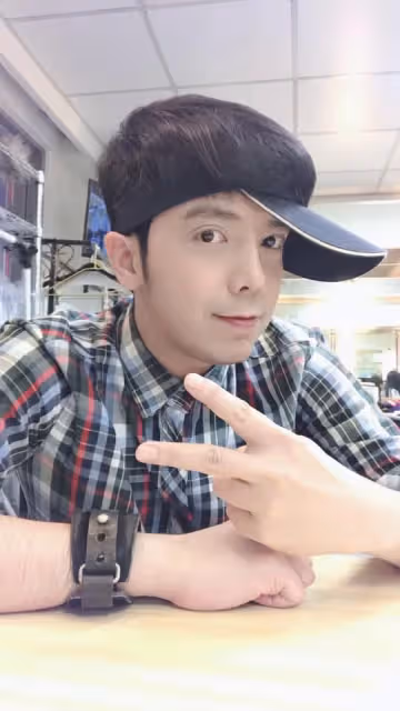 小炳淡出演藝圈近況曝光!甘願撇月收10萬「轉行當服務生」嘆:藝人難當 「18歲愛女首住校」為父心聲不捨