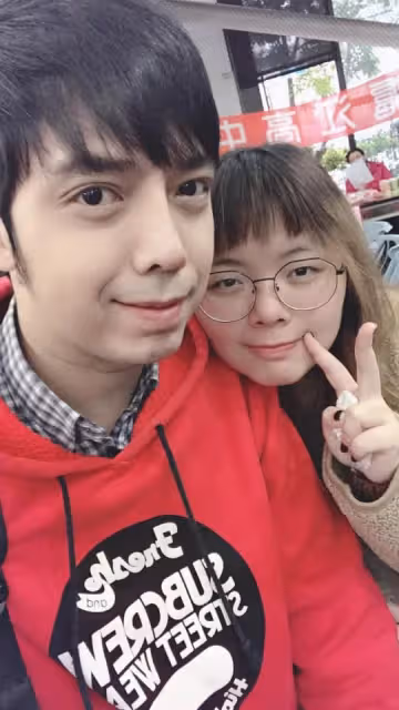 小炳淡出演藝圈近況曝光!甘願撇月收10萬「轉行當服務生」嘆:藝人難當 「18歲愛女首住校」為父心聲不捨