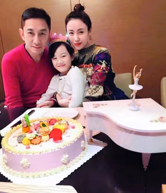 貴氣!知名港星13歲女兒讀國際學校學費超21萬,條件優越引羨慕