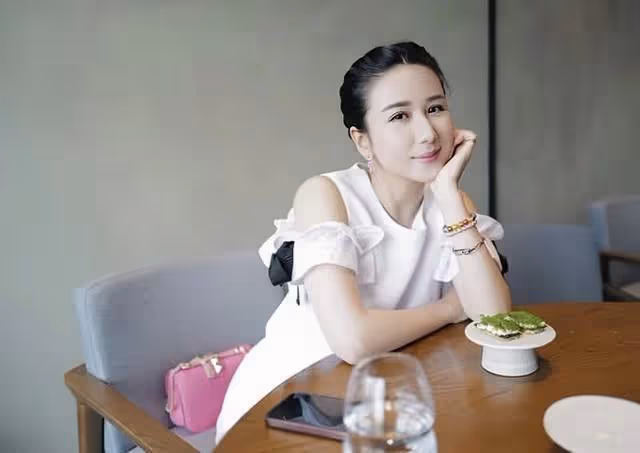 TVB知名女星新劇突破性演出!慘遭「淋屎」,床戲展現豐滿上圍