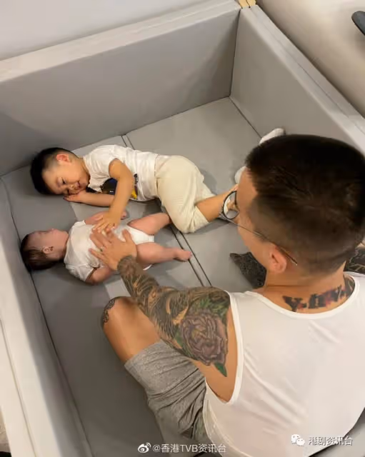 39歲前TVB花旦曬二仔浴照!網民贊好靚仔到似《超人特攻隊》積仔