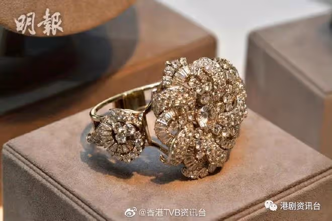 貴氣現身談近況!60歲關之琳拍賣逾億元珠寶行善