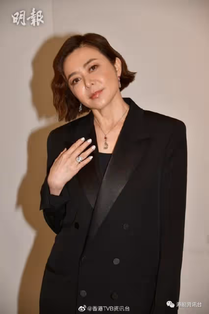 貴氣現身談近況!60歲關之琳拍賣逾億元珠寶行善