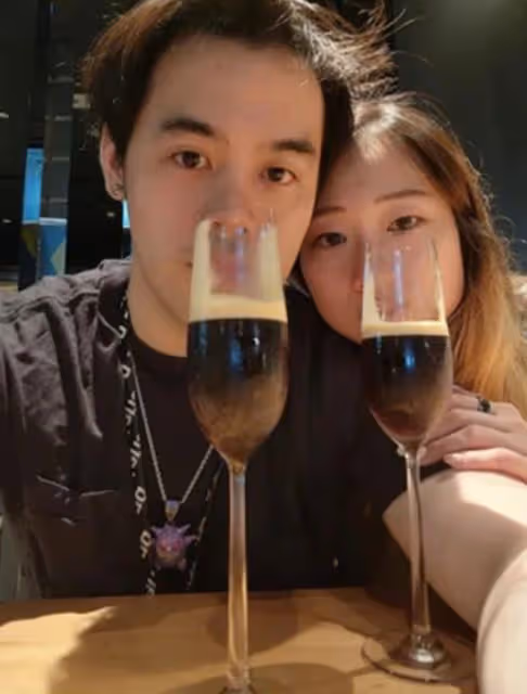 59歲章小蕙長居上海,近照頭髮烏黑濃密顯年輕,與準兒媳像姐妹