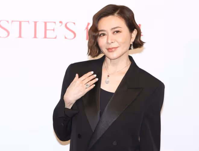 60歲關之琳戴4500萬珠寶出席活動,曝光社交帳號只關注劉德華原因
