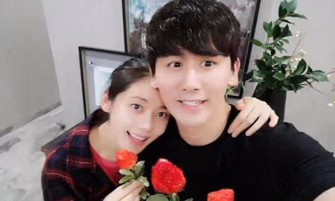 秋瓷炫:勸父母離婚,被騙拍攝不雅寫真,39歲高齡生子險些喪命