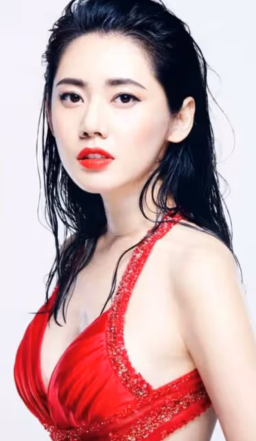 秋瓷炫:勸父母離婚,被騙拍攝不雅寫真,39歲高齡生子險些喪命