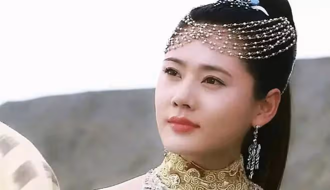 秋瓷炫:勸父母離婚,被騙拍攝不雅寫真,39歲高齡生子險些喪命