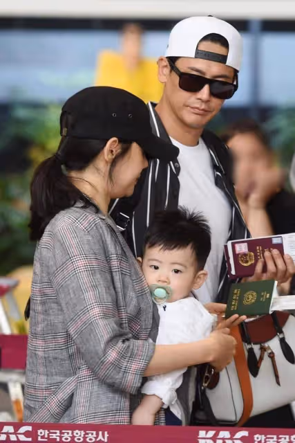 秋瓷炫:勸父母離婚,被騙拍攝不雅寫真,39歲高齡生子險些喪命