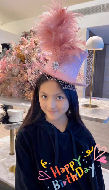 李湘為女兒慶13歲生日!王詩齡戴鑲鑽禮帽好貴氣,又瘦又美似公主