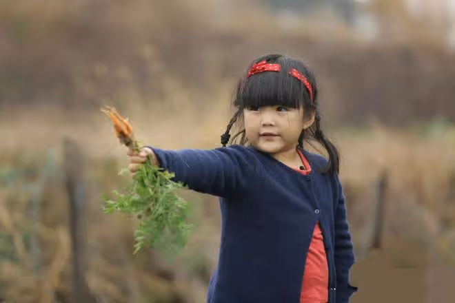 李湘為女兒慶13歲生日!王詩齡戴鑲鑽禮帽好貴氣,又瘦又美似公主