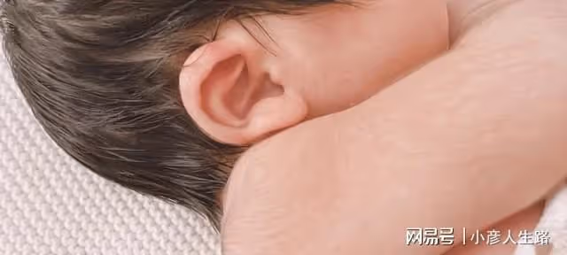 高曉松小19歲前妻官宣二胎！二婚老公高大健碩，兩人生活幸福美滿