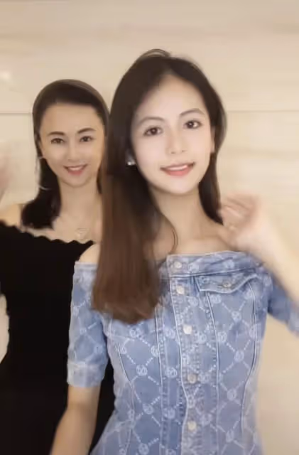 54歲翁虹為15歲女兒慶生，母女倆小露香肩扭腰熱舞，同框好似姐妹