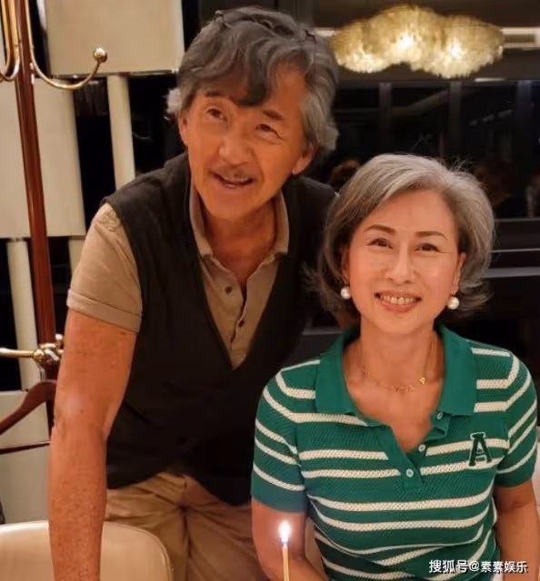 林子祥喜迎75歲生日,捧壽桃像個老小孩,葉倩文率眾好友慶祝