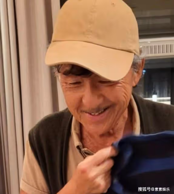 林子祥喜迎75歲生日,捧壽桃像個老小孩,葉倩文率眾好友慶祝