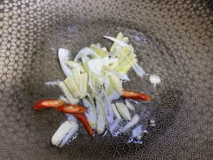 大蒜炒皮肚(炒肉皮)