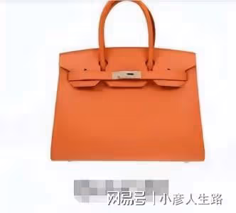 55歲侯勇帶三婚嬌妻現身，女方小他20歲，出門背17萬包包