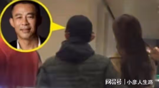 55歲侯勇帶三婚嬌妻現身，女方小他20歲，出門背17萬包包
