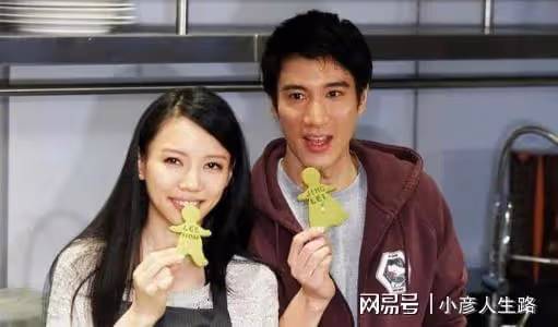 42歲王力宏近照曝光,現身街頭留長發不修邊幅,網友:像流浪漢
