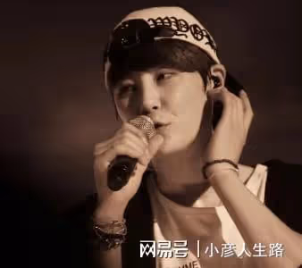 男團愛豆申彗星:憑狐狸系長相出圈,中年後聲音變成韓式苦情煙嗓