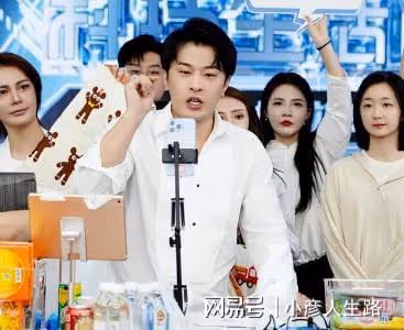 網紅辛巴豎大拇指,盛讚辛吉飛:不愧是我「老辛家人」,真敢說