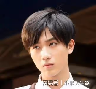 從年輕周一圍到低配黃軒,這6組撞臉的男星,把我看「臉盲」了